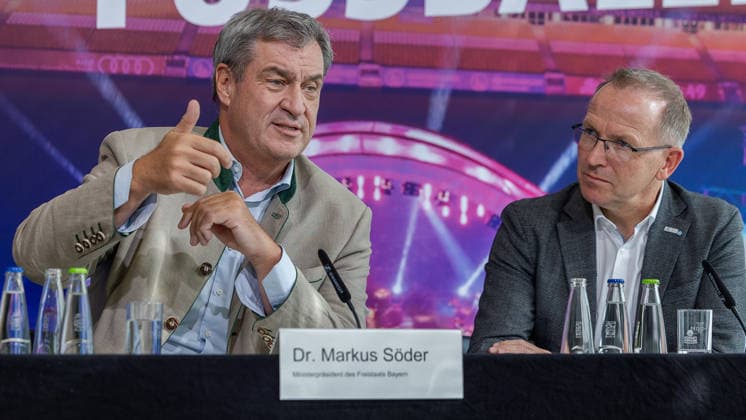 Statement of Interest by the City of Nuremberg, the Free State of Bavaria, and the BLSV Regarding The Finals 20XX, Nuremberg, September 17, 2026. Minister-President Dr. Markus Söder (CSU) explains the bid for The Finals with a Ñ u008Da characteristic gesture. Seated next to him is Jörg Ammon, president of the Bavarian St 20260917-6V2A1468-M4000