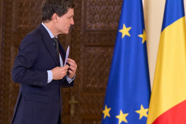 Romania: Siegfried Muresan Appointed PM by President Dan Bucharest, Romania. 17th Sep, 2026: Nicusor Dan, President of Romania, announces Siegfried Muresan, National Liberal Party (PNL) MEP, as the prime minister candidate following consultations with parliamentary parties at Cotroceni Palace. This is the third attempt to nominate a candidate able to secure a majority vote in Parliament, 135 days after the Bolojan government was dismissed in a no-confidence vote. Bucharest Romania Copyright: xLucianxAlecux
