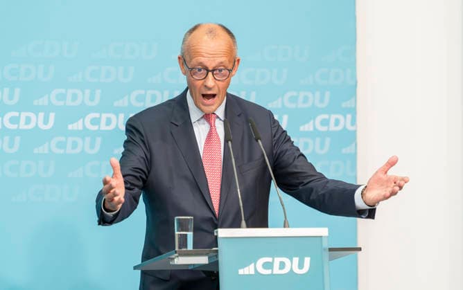 Friedrich Merz, Stefan Evers, EUR, Germany, Berlin, September 17, 2026: Final push of the election campaign at the Konrad Adenauer House with Federal Chancellor Friedrich Merz and Berlin CDU candidate Stefan Evers, under the slogan Keep extremists out of power—solutions from the center
