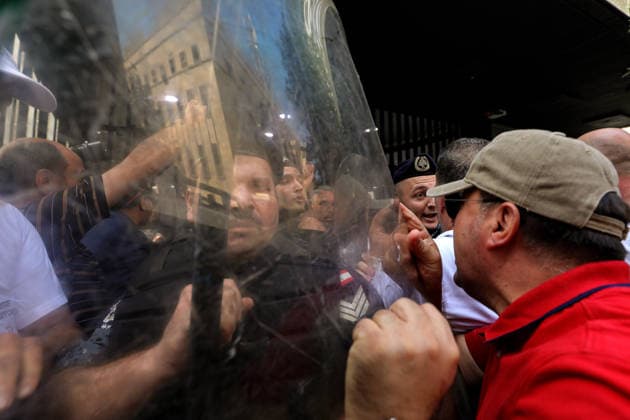 September 17, 2026, Beirut, Beirut, Lebanon: Depositors scuffle with security forces guarding a local bank in Beirut during a protest by investors who are still unable to withdraw their foreign-currency savings. Depositors called on the government and Parliament to adopt a fair plan to recover their funds. Demonstrators clashed with security forces guarding a bank leaving several people injured among the protesters. Beirut Lebanon - ZUMAn313 20260917_zip_n313_004 Copyright: xMarwanxNaamanix