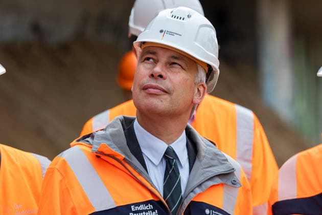 Federal Minister of Transportation Steffen Bilger Inspects Demolition Work on the Approach Bridge to the Nordbrücke in Bonn, September 26, 2017. Federal Minister of Transportation Steffen BILGER (CDU) inspects the progress of demolition work on the approach bridge to the Nordbrücke (Friedrich Ebert Bridge) on the left bank of the Rhine, A565 in Bon Copyright: xMarcxJohnx