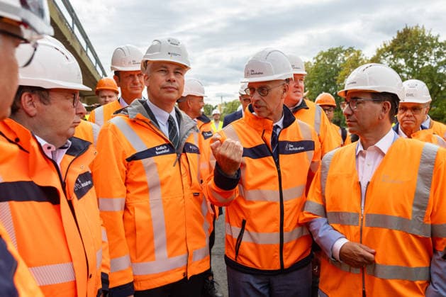 Federal Minister of Transportation Steffen Bilger inspects demolition work on the approach bridge of the Nordbrücke in Bonn, September 26, 2017. Oliver Krischer, NRW State Mi Copyright: xMarcxJohnx