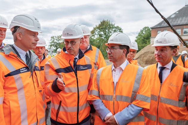 Federal Minister of Transportation Steffen Bilger inspects demolition work on the approach bridge to the Nordbrücke in Bonn, September 26, 2 Copyright: xMarcxJohnx