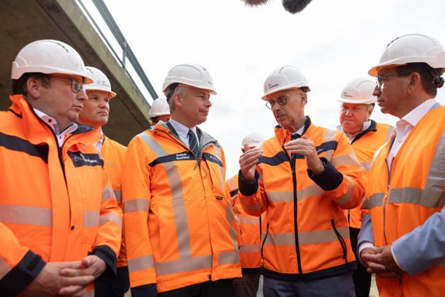 Federal Minister of Transportation Steffen Bilger inspects demolition work on the approach bridge Copyright: xMarcxJohnx
