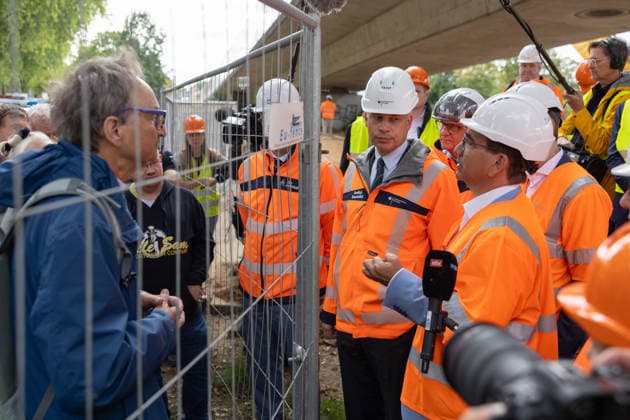 Federal Minister of Transportation Steffen Bilger inspects demolition work on the approach bridge of the North Bridge in Bonn, September 26, 2017. Conversation over the construction fence: Federal Minister of Transportation Steffen BIL Copyright: xMarcxJohnx