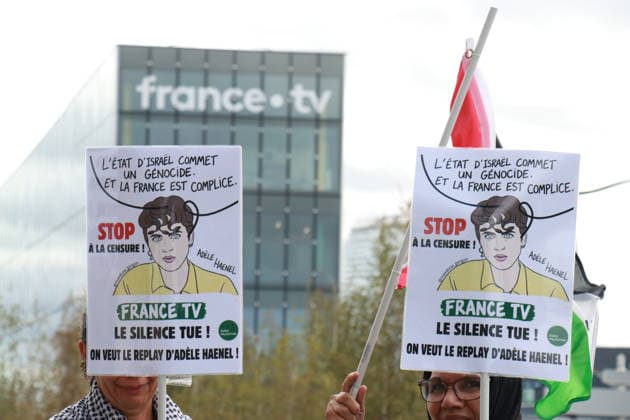 Pro-Palestinian demonstrators protest outside France Televisions headquarters in Paris PARIS, FRANCE - SEPTEMBER 17: Pro-Palestinian demonstrators gather outside the headquarters of French public broadcaster France Televisions in Paris, France, on September 17, 2026, to protest against the removal of a replay of the France 5 program La Grande Librairie featuring French actress and author Adele Haenel. Participants wave Palestinian flags and hold placards accusing France Televisions of censorship after Haenel’s remarks on Gaza and Israel were removed from the broadcaster’s replay platform. The demonstration was called notably by CAPJPO-EuroPalestine. Umit Donmez Anadolu Paris France. Editorial use only. Please get in touch for any othe  Copyright: x2026xAnadoluxUmitxDonmezx