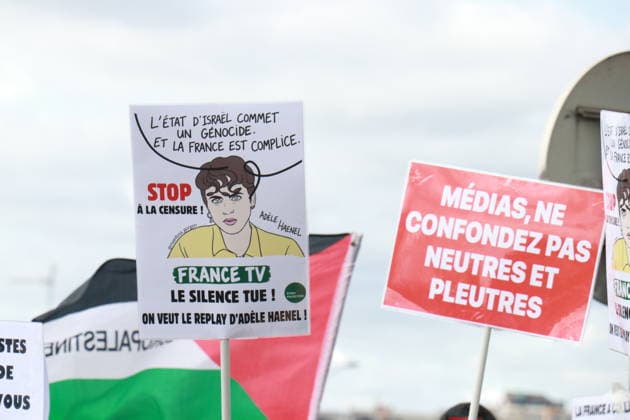 Pro-Palestinian demonstrators protest outside France Televisions headquarters in Paris PARIS, FRANCE - SEPTEMBER 17: Pro-Palestinian demonstrators gather outside the headquarters of French public broadcaster France Televisions in Paris, France, on September 17, 2026, to protest against the removal of a replay of the France 5 program La Grande Librairie featuring French actress and author Adele Haenel. Participants wave Palestinian flags and hold placards accusing France Televisions of censorship after Haenel’s remarks on Gaza and Israel were removed from the broadcaster’s replay platform. The demonstration was called notably by CAPJPO-EuroPalestine. Umit Donmez Anadolu Paris France. Editorial use only. Please get in touch for any othe  Copyright: x2026xAnadoluxUmitxDonmezx