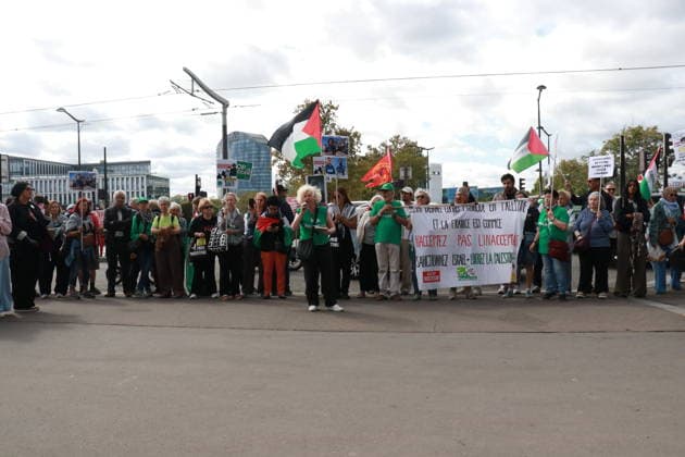 Pro-Palestinian demonstrators protest outside France Televisions headquarters in Paris PARIS, FRANCE - SEPTEMBER 17: Pro-Palestinian demonstrators gather outside the headquarters of French public broadcaster France Televisions in Paris, France, on September 17, 2026, to protest against the removal of a replay of the France 5 program La Grande Librairie featuring French actress and author Adele Haenel. Participants wave Palestinian flags and hold placards accusing France Televisions of censorship after Haenel’s remarks on Gaza and Israel were removed from the broadcaster’s replay platform. The demonstration was called notably by CAPJPO-EuroPalestine. Umit Donmez Anadolu Paris France. Editorial use only. Please get in touch for any othe  Copyright: x2026xAnadoluxUmitxDonmezx