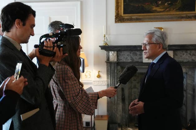 King meets with AI sector leaders Nvidia chief executive Jensen Huang records a pool interview ahead of a meeting hosted by King Charles III for leaders from the artificial intelligence (AI) sector, Government, and thought leaders to discuss how AI can be developed and deployed in ways that benefit society, at Dumfries House in Cumnock, Ayrshire. Picture date: Thursday September 17, 2026., Credit:Jonathan Brady PA ROTA - B68 Avalon UK, Cumnock  Copyright: xJonathanxBradyx xPAxROTAx-xB68x xAvalonx 1135695799