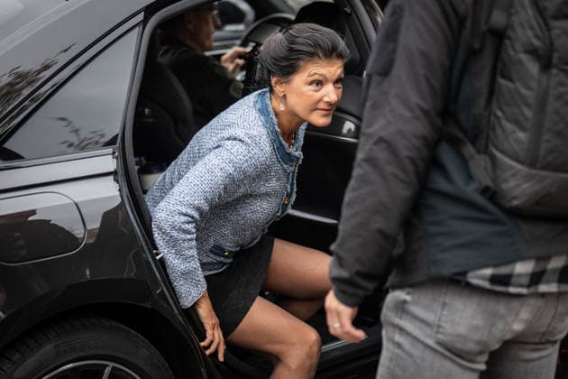 Campaign Wrap-Up Event Featuring a Speech by Party Founder Sahra Wagenknecht: Campaign Wrap-Up for the BSW Party (Alliance for Social Justice and Economic Rationality) in Rostock, Rostock, Mecklenburg-Western Pomerania, Germany, Neuer Markt
