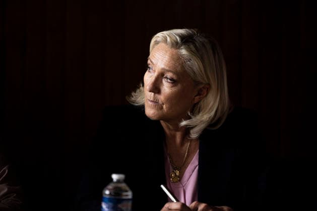 Marine Le Pen Visits Gironde - Le Porge Marine Le Pen, president of the National Rally (Rassemblement National, RN) and candidate for the 2027 French presidential election, meets with residents affected by the major wildfires that hit Gironde during the summer of 2026. The visit takes place near the fire station in Le Porge, as part of a political trip to the department focused on meeting wildfire victims and local professionals. The visit comes in the context of the 2026 Senate elections and the campaign for the 2027 presidential election. Le Porge, Gironde, Nouvelle-Aquitaine, France, September 17, 2026. Photo by Stéphane Duprat ABACAPRESS.COM Le Porge NOUVELLE-AQUITAINE France  Copyright: xDupratxStephane ABACAx