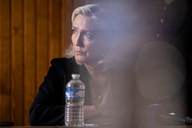 Marine Le Pen Visits Gironde - Le Porge Marine Le Pen, president of the National Rally (Rassemblement National, RN) and candidate for the 2027 French presidential election, meets with residents affected by the major wildfires that hit Gironde during the summer of 2026. The visit takes place near the fire station in Le Porge, as part of a political trip to the department focused on meeting wildfire victims and local professionals. The visit comes in the context of the 2026 Senate elections and the campaign for the 2027 presidential election. Le Porge, Gironde, Nouvelle-Aquitaine, France, September 17, 2026. Photo by Stéphane Duprat ABACAPRESS.COM Le Porge NOUVELLE-AQUITAINE France  Copyright: xDupratxStephane ABACAx
