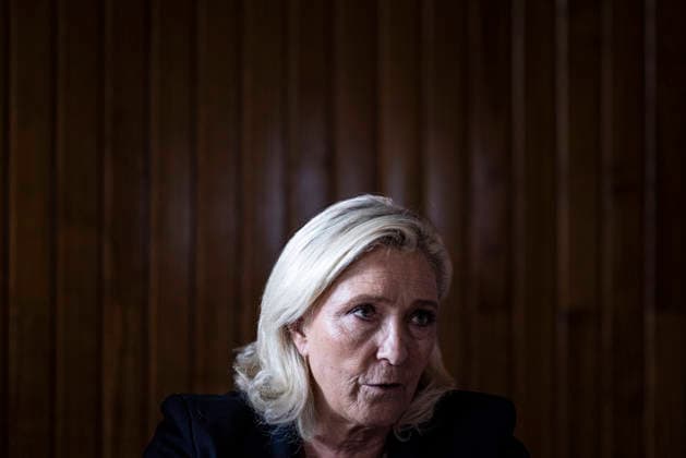 Marine Le Pen Visits Gironde - Le Porge Marine Le Pen, president of the National Rally (Rassemblement National, RN) and candidate for the 2027 French presidential election, meets with residents affected by the major wildfires that hit Gironde during the summer of 2026. The visit takes place near the fire station in Le Porge, as part of a political trip to the department focused on meeting wildfire victims and local professionals. The visit comes in the context of the 2026 Senate elections and the campaign for the 2027 presidential election. Le Porge, Gironde, Nouvelle-Aquitaine, France, September 17, 2026. Photo by Stéphane Duprat ABACAPRESS.COM Le Porge NOUVELLE-AQUITAINE France  Copyright: xDupratxStephane ABACAx