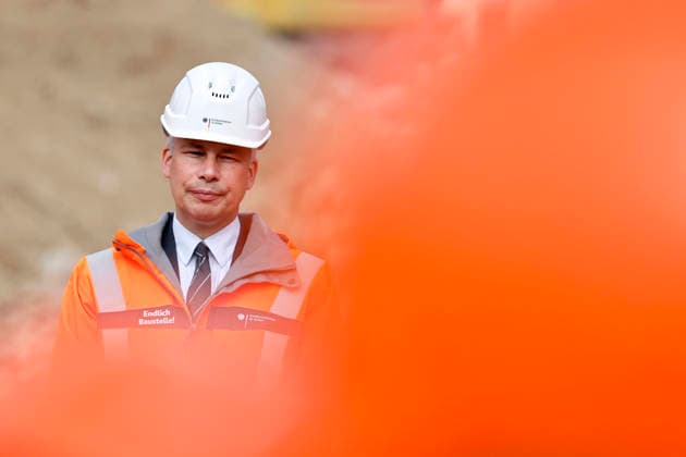 Federal Transportation Minister Steffen Bilger (CDU) was briefed on the current status of demolition work on the approach bridge to Bonn s Nordbrücke during a visit. Bonn, September 17, 2026, North Rhine-Westphalia, Germany Copyright: xChristophxHardtx