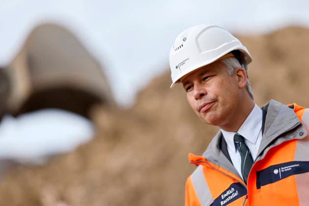 Federal Minister of Transportation Steffen Bilger (CDU) was briefed on the current status of demolition work on the approach bridge to the Bonn North Bridge during a visit. Bonn, September 17, 2026, North Rhine-Westphalia, Germany Copyright: xChristophxHardtx