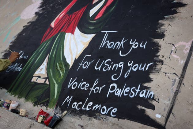 Mural honors US rapper Macklemore for solidarity with Palestinians in Gaza GAZA CITY, GAZA, PALESTINE - SEPTEMBER 17: A view of a mural of the US rapper Macklemore that Palestinian artists painted on the wall of a destroyed house in Gaza City to thank him for expressing support for Palestinians in the Gaza Strip, Gaza, Palestine, on September 17, 2026. The mural expresses love and gratitude for Macklemore s solidarity with the Palestinian people. Abdalhkem Abu Riash Anadolu Gaza City Gaza. Editorial use only. Please get in touch for any other usage.  Copyright: x2026xAnadoluxAbdalhkemxAbuxRiashx