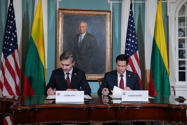 US and Lithuania sign Critical Minerals Framework MOU WASHINGTON, D.C., UNITED STATES - SEPTEMBER 17: U.S. Secretary of State Marco Rubio (R) and Lithuanian Foreign Minister Kstutis Budrys (L) sign a Critical Minerals Framework Memorandum of Understanding during a signing ceremony in the Treaty Room at the U.S. Department of State in Washington, D.C., on September 17, 2026. Mehmet Eser Anadolu District of Columbia United States. Editorial use only. Please get in touch for any other usage.  Copyright: x2026xAnadoluxMehmetxEserx