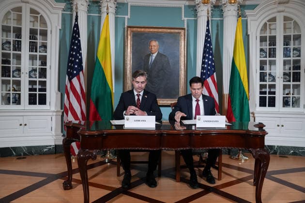US and Lithuania sign Critical Minerals Framework MOU WASHINGTON, D.C., UNITED STATES - SEPTEMBER 17: U.S. Secretary of State Marco Rubio (R) and Lithuanian Foreign Minister Kstutis Budrys (L) sign a Critical Minerals Framework Memorandum of Understanding during a signing ceremony in the Treaty Room at the U.S. Department of State in Washington, D.C., on September 17, 2026. Mehmet Eser Anadolu District of Columbia United States. Editorial use only. Please get in touch for any other usage.  Copyright: x2026xAnadoluxMehmetxEserx