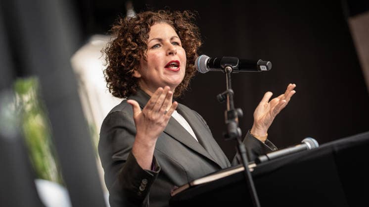 Amira Mohamed Ali, Federal Chair of the BSW, delivers her speech at the closing event marking the end of the election campaign for the BSW (Alliance for Social Justice and Economic Reason) in Rostock, Rostock, Mecklenburg-Western Pomerania, Germany, Neuer Markt