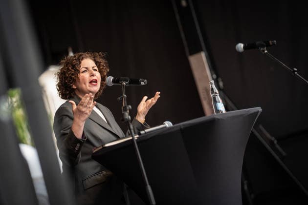 Amira Mohamed Ali, Federal Chair of the BSW, delivers her speech at the closing event marking the end of the election campaign for the BSW (Alliance for Social Justice and Economic Reason) in Rostock, Rostock, Mecklenburg-Western Pomerania, Germany, Neuer Markt