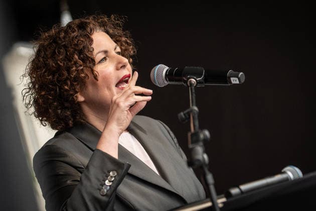 Amira Mohamed Ali, Federal Chair of the BSW, delivers her speech at the closing event marking the end of the election campaign for the BSW (Alliance for Social Justice and Economic Rationality) in Rostock, Rostock, Mecklenburg-Western Pomerania, Germany, Neuer Markt