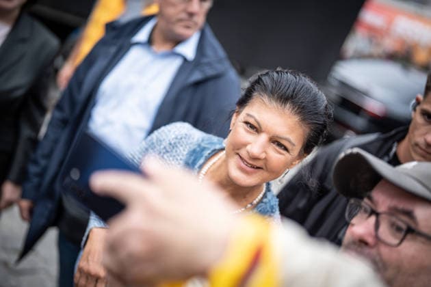 Campaign Wrap-Up Event Featuring a Speech by Party Founder Sahra Wagenknecht: Campaign Wrap-Up for the BSW (Alliance for Social Justice and Economic Rationality) in Rostock, Rostock, Mecklenburg-Western Pomerania, Germany, Neuer Markt