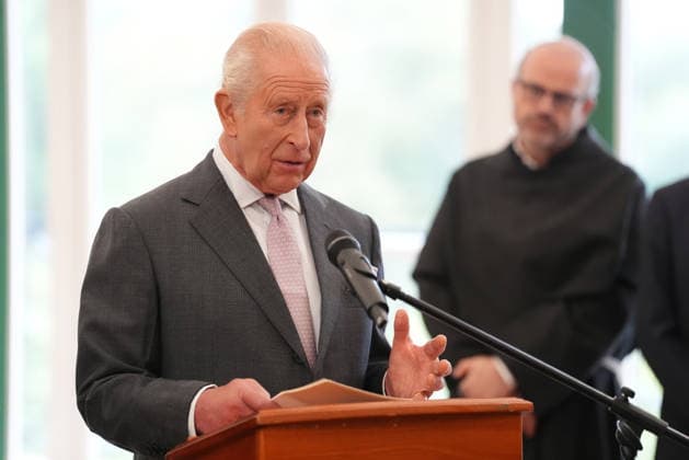 King meets with AI sector leaders King Charles III gives a speech during a meeting for leaders from the artificial intelligence (AI) sector, Government, and thought leaders to discuss how AI can be developed and deployed in ways that benefit society, at Dumfries House in Cumnock, Ayrshire. Picture date: Thursday September 17, 2026., Credit:Jonathan Brady PA ROTA - B68 Avalon UK, Cumnock  Copyright: xJonathanxBradyx xPAxROTAx-xB68x xAvalonx 1135714950