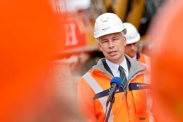 Federal Transportation Minister Steffen Bilger (CDU) was briefed on the current status of demolition work on the approach bridge to Bonn s Nordbrücke during a visit. Bonn, September 17, 2026, North Rhine-Westphalia, Germany Copyright: xChristophxHardtx
