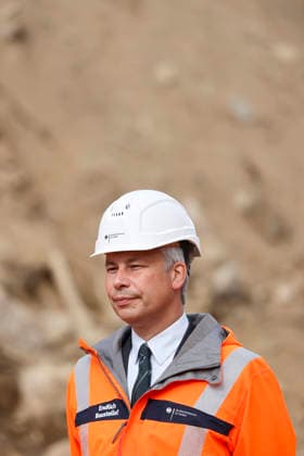 Federal Transportation Minister Steffen Bilger (CDU) was briefed on the current status of demolition work on the approach bridge to Bonn s Nordbrücke during a visit. Bonn, September 17, 2026, North Rhine-Westphalia, Germany Copyright: xChristophxHardtx