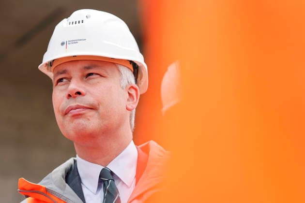 Federal Transportation Minister Steffen Bilger (CDU) was briefed on the current status of demolition work on the approach bridge to Bonn s Nordbrücke during a visit. Bonn, September 17, 2026, North Rhine-Westphalia, Germany Copyright: xChristophxHardtx
