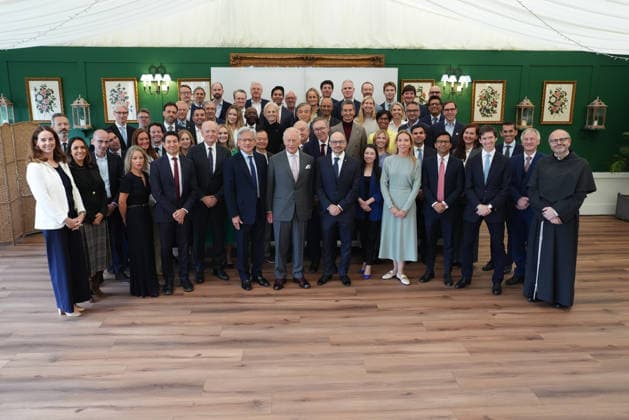 King meets with AI sector leaders King Charles III poses with attendees during a meeting for leaders from the artificial intelligence (AI) sector, Government, and thought leaders to discuss how AI can be developed and deployed in ways that benefit society, at Dumfries House in Cumnock, Ayrshire. Picture date: Thursday September 17, 2026., Credit:Jonathan Brady PA ROTA - B68 Avalon UK, Cumnock  Copyright: xJonathanxBradyx xPAxROTAx-xB68x xAvalonx 1135715161