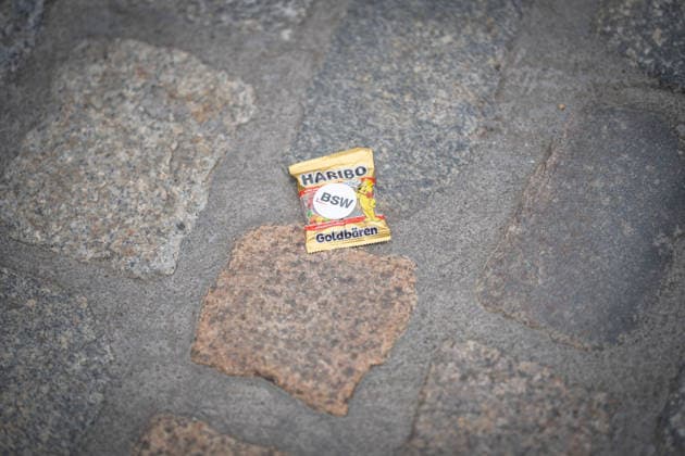 Promotional gift for visitors: Haribo Goldbears with the BSW logo; closing campaign event for the BSW (Alliance for Social Justice and Economic Rationality) party in Rostock, Rostock, Mecklenburg-Western Pomerania, Germany, Neuer Markt
