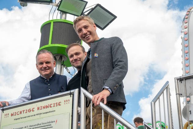 Munich, Oktoberfest, during the press tour, stop 5: Chaos Pendel; from left: Dr. Christian Scharpf, Willi Ottens, and Mayor Dominik Krause,