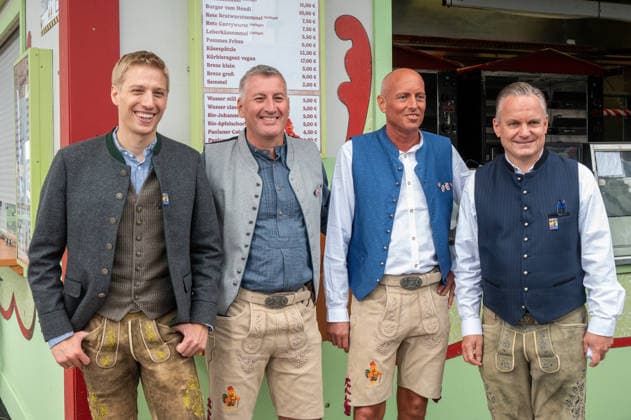 Munich, Oktoberfest, during the press tour, 7th stop: Poschner Roast Chicken Restaurant (in business since 1926); from left: Mayor Dominik Krause, Christian and Thomas Luft, Dr. Christian Scharpf