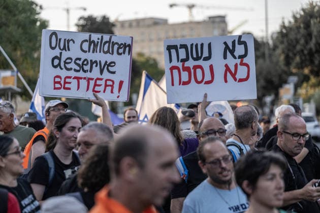 Israelis protest alleged election delay outside Knesset in West Jerusalem JERUSALEM - SEPTEMBER 17: Israelis gather outside the Knesset to protest what they allege are attempts by the government of Prime Minister Benjamin Netanyahu to delay the elections or disrupt the electoral process in Jerusalem, on September 17, 2026. Protesters carry banners reading No to war, yes to elections and Our children deserve better, calling for the elections to be held on time. Mostafa Alkharouf Anadolu Jerusalem Israel. Editorial use only. Please get in touch for any other usage.  Copyright: x2026xAnadoluxMostafaxAlkharoufx