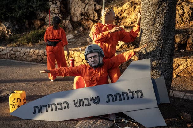 Israelis protest alleged election delay outside Knesset in West Jerusalem JERUSALEM - SEPTEMBER 17: People display models representing warplanes and missiles as Israelis gather outside the Knesset to protest what they allege are attempts by the government of Prime Minister Benjamin Netanyahu to delay the elections or disrupt the electoral process in Jerusalem, on September 17, 2026. Protesters carry banners reading No to war, yes to elections and Our children deserve better, calling for the elections to be held on time. Mostafa Alkharouf Anadolu Jerusalem Israel. Editorial use only. Please get in touch for any other usage.  Copyright: x2026xAnadoluxMostafaxAlkharoufx