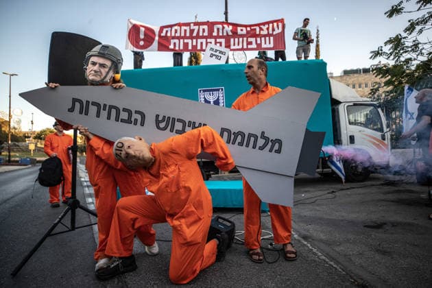 Israelis protest alleged election delay outside Knesset in West Jerusalem JERUSALEM - SEPTEMBER 17: People display models representing warplanes and missiles as Israelis gather outside the Knesset to protest what they allege are attempts by the government of Prime Minister Benjamin Netanyahu to delay the elections or disrupt the electoral process in Jerusalem, on September 17, 2026. Protesters carry banners reading No to war, yes to elections and Our children deserve better, calling for the elections to be held on time. Mostafa Alkharouf Anadolu Jerusalem Israel. Editorial use only. Please get in touch for any other usage.  Copyright: x2026xAnadoluxMostafaxAlkharoufx