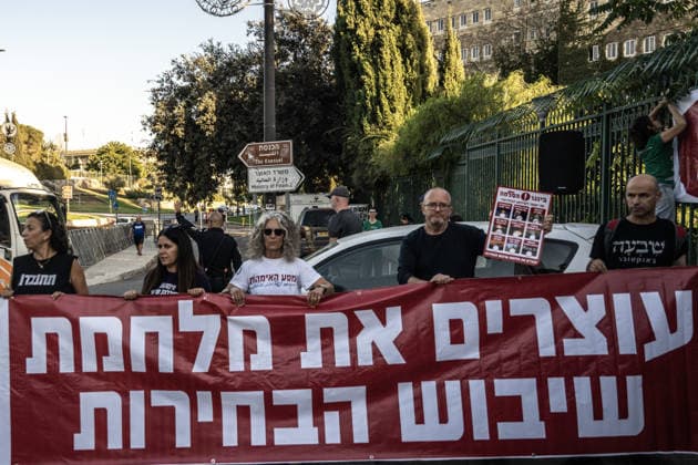Israelis protest alleged election delay outside Knesset in West Jerusalem JERUSALEM - SEPTEMBER 17: Israelis gather outside the Knesset to protest what they allege are attempts by the government of Prime Minister Benjamin Netanyahu to delay the elections or disrupt the electoral process in Jerusalem, on September 17, 2026. Protesters carry banners reading No to war, yes to elections and Our children deserve better, calling for the elections to be held on time. Mostafa Alkharouf Anadolu Jerusalem Israel. Editorial use only. Please get in touch for any other usage.  Copyright: x2026xAnadoluxMostafaxAlkharoufx