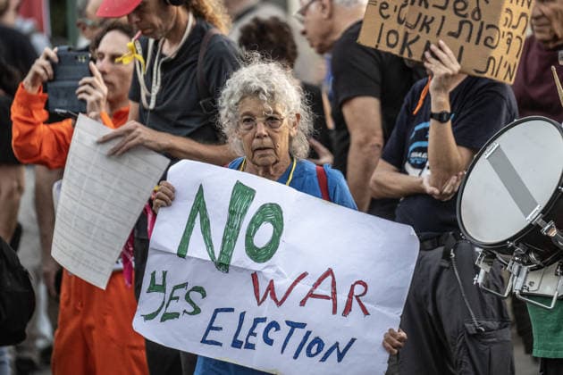 Israelis protest alleged election delay outside Knesset in West Jerusalem JERUSALEM - SEPTEMBER 17: Israelis gather outside the Knesset to protest what they allege are attempts by the government of Prime Minister Benjamin Netanyahu to delay the elections or disrupt the electoral process in Jerusalem, on September 17, 2026. Protesters carry banners reading No to war, yes to elections and Our children deserve better, calling for the elections to be held on time. Mostafa Alkharouf Anadolu Jerusalem Israel. Editorial use only. Please get in touch for any other usage.  Copyright: x2026xAnadoluxMostafaxAlkharoufx