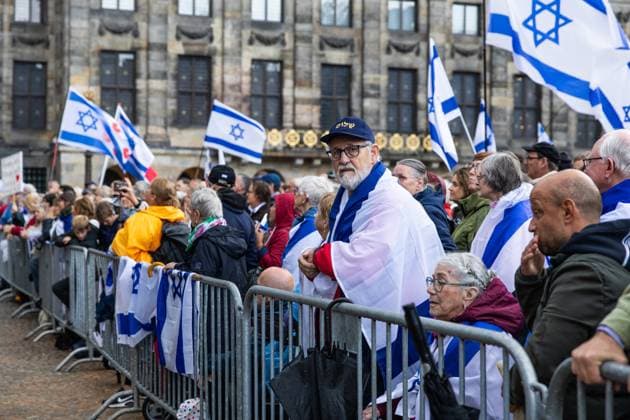 AMSTERDAM - Visitors during a national demonstration on Dam Square organized by the working group Op de Bres voor IsraÃ«l together with other organizations. A counter-demonstration has also been announced. DINGENA MOL ANP netherlands out - belgium out  Copyright: xx x569002224x originalFilename: 569002224.jpg