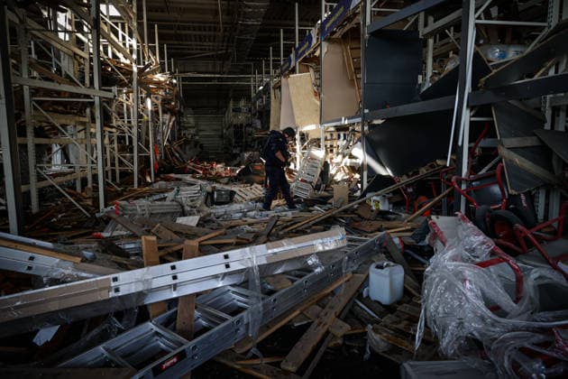 Kharkiv shopping mall struck by Shahed drone KHARKIV, UKRAINE - SEPTEMBER 17: A police officer inspects the damaged section of a shopping mall after it was struck by a Shahed drone in an attack carried out by Russian forces in Kharkiv, Ukraine, on September 17, 2026. Sofiia Bobok Anadolu Kharkiv Ukraine. Editorial use only. Please get in touch for any other usage.  Copyright: x2026xAnadoluxSofiiaxBobokx
