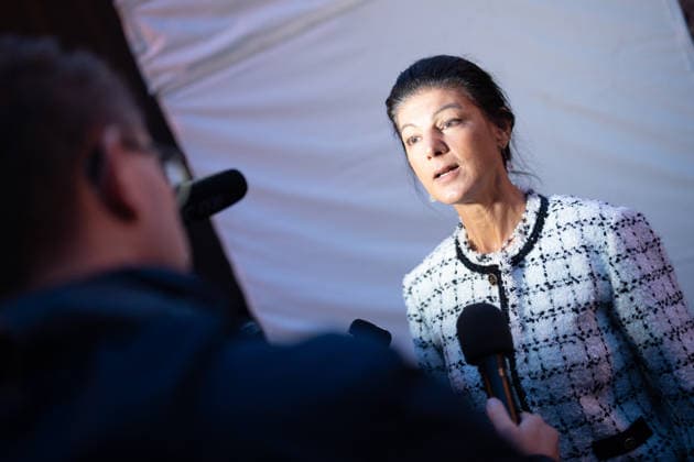 Party founder Sahra Wagenknecht speaks at Am Markt in Schwerin at the closing event for the 2026 state election in Mecklenburg-Western Pomerania; campaign wrap-up for the BSW (Alliance for Social Justice and Economic Rationality) party in Schwerin, Schwerin, Mecklenburg-Western Pomerania, Germany, Am Markt