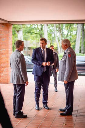 L to R: Colonel Andre Wuestner, Chairman of the German Bundeswehr Association, Lars Klingbeil, Federal Minister of Finance, and Colonel Thomas Behr, Chairman of the Bundeswehr Association North, photographed during the celebration of the 70th anniversary of the Bundeswehr Association in Münster, September 17, 2026. Photographed on behalf of the Federal Ministry of Finance, Münster, Ge Copyright: xJulianexSonntag BMFx