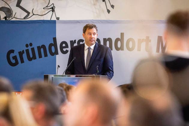 Lars Klingbeil, Federal Minister of Finance, photographed during the celebration marking the 70th anniversary of the Bundeswehr Association in Münster, September 17, 2026. Photographed on behalf of the Federal Ministry of Finance, Münster, Germany Copyright: xJulianexSonntag BMFx