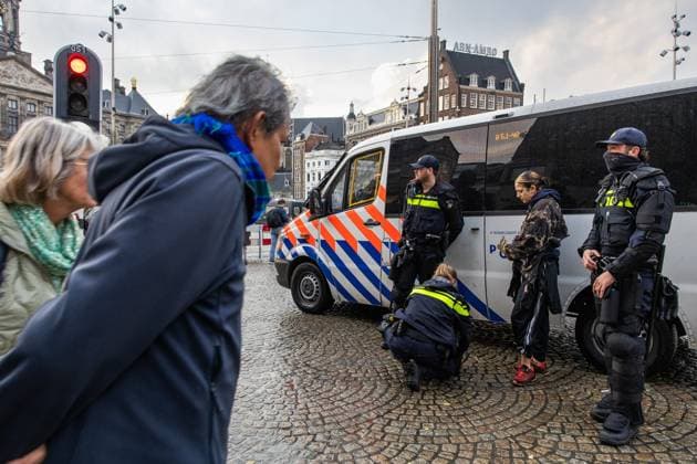 AMSTERDAM - A bag is being preventively searched during a national demonstration on Dam Square organized by the working group Op de Bres voor IsraÃ«l together with other organizations. A counter-demonstration has also been announced. DINGENA MOL ANP netherlands out - belgium out  Copyright: xx x569010392x originalFilename: 569010392.jpg