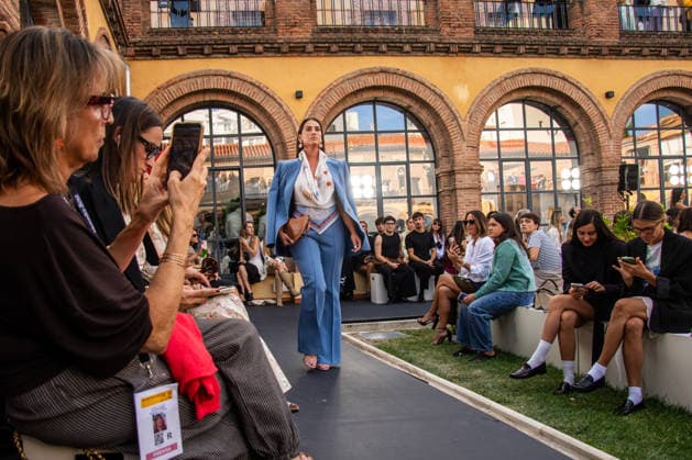 IPA88646445 - MADRID, SPAIN. SEPTEMBER 17, 2026. A model walks the runway showcasing a design by Isabel Sanchis and Paula Maiques during Mercedes-Benz Fashion Week Madrid 2026 (MBFWMadrid) at the Universidad de Nebrija Campus.  Copyright: xFrancescoxMilitelloxMirtox xx IPA88646445