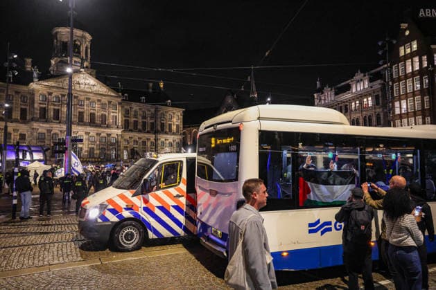 Pro-Palestinian demonstrators clash with police during counter-protest in Amsterdam AMSTERDAM, NETHERLANDS - SEPTEMBER 17: Pro-Palestinian demonstrators clash with police during a counter-protest against a pro-Israel event held at Dam Square in Amsterdam, Netherlands, on September 17, 2026. The counter-protest was relocated to Oude Turfmarkt after a court upheld the municipality’s decision to prohibit the demonstration at Dam Square. Fadel Dawod Anadolu Amsterdam Netherlands. Editorial use only. Please get in touch for any other usage.  Copyright: x2026xAnadoluxFadelxDawodx