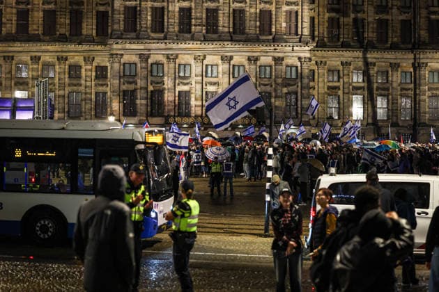 Pro-Palestinian demonstrators clash with police during counter-protest in Amsterdam AMSTERDAM, NETHERLANDS - SEPTEMBER 17: Pro-Palestinian demonstrators clash with police during a counter-protest against a pro-Israel event held at Dam Square in Amsterdam, Netherlands, on September 17, 2026. The counter-protest was relocated to Oude Turfmarkt after a court upheld the municipality’s decision to prohibit the demonstration at Dam Square. Fadel Dawod Anadolu Amsterdam Netherlands. Editorial use only. Please get in touch for any other usage.  Copyright: x2026xAnadoluxFadelxDawodx
