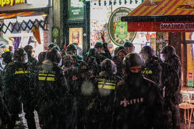 Pro-Palestinian demonstrators clash with police during counter-protest in Amsterdam AMSTERDAM, NETHERLANDS - SEPTEMBER 17: Pro-Palestinian demonstrators clash with police during a counter-protest against a pro-Israel event held at Dam Square in Amsterdam, Netherlands, on September 17, 2026. The counter-protest was relocated to Oude Turfmarkt after a court upheld the municipality’s decision to prohibit the demonstration at Dam Square. Fadel Dawod Anadolu Amsterdam Netherlands. Editorial use only. Please get in touch for any other usage.  Copyright: x2026xAnadoluxFadelxDawodx