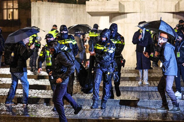 Pro-Palestinian demonstrators clash with police during counter-protest in Amsterdam AMSTERDAM, NETHERLANDS - SEPTEMBER 17: Police detain some protesters during a counter-protest against a pro-Israel event held at Dam Square in Amsterdam, Netherlands, on September 17, 2026. The counter-protest was relocated to Oude Turfmarkt after a court upheld the municipality’s decision to prohibit the demonstration at Dam Square. Fadel Dawod Anadolu Amsterdam Netherlands. Editorial use only. Please get in touch for any other usage.  Copyright: x2026xAnadoluxFadelxDawodx